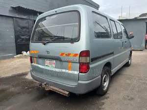 Toyota HiAce 1997 Blue
