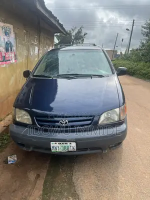 Toyota Sienna LE 2001 Blue