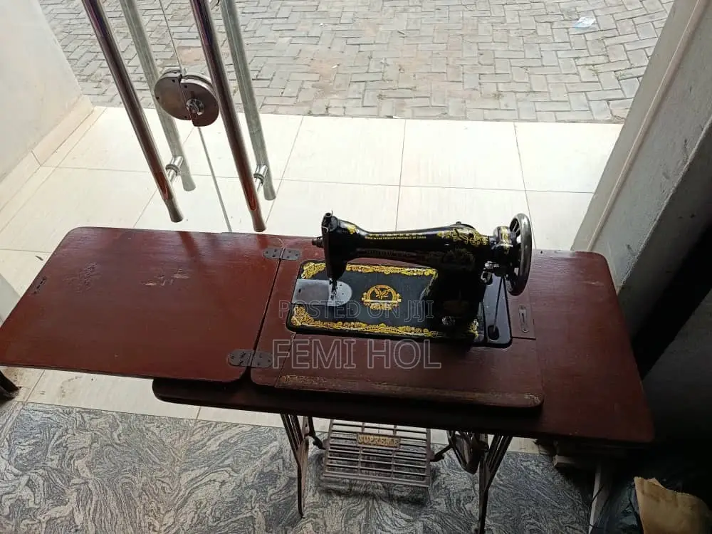 Buddyfly Manual Sewing Machine and Foldable Table Foot.