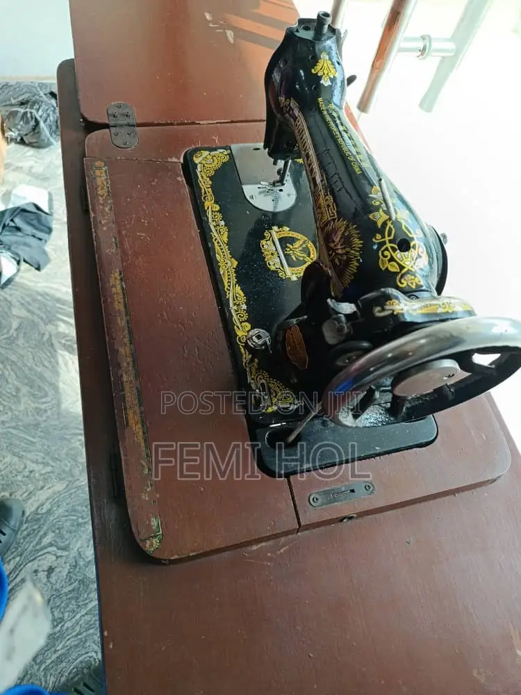 Buddyfly Manual Sewing Machine and Foldable Table Foot.