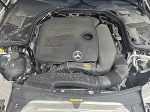 Mercedes-Benz C300 2021 White