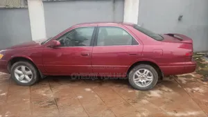 Toyota Camry Automatic 1998 Red