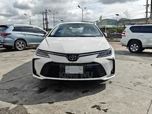 Toyota Corolla SE 2024 White
