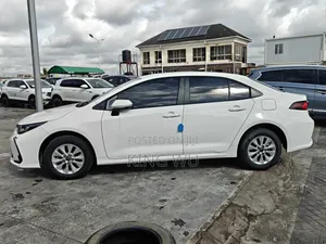 Toyota Corolla SE 2024 White