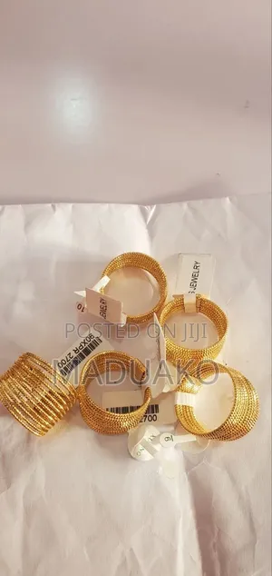 35-Strips Ladies Bangle – Elegant Gold-Tone Fashion Bracelet