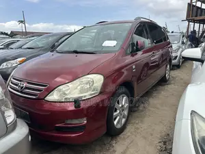 Toyota Avensis Verso 2008 Red