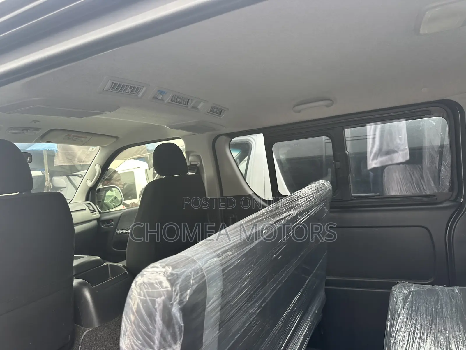 Toyota HiAce 2015