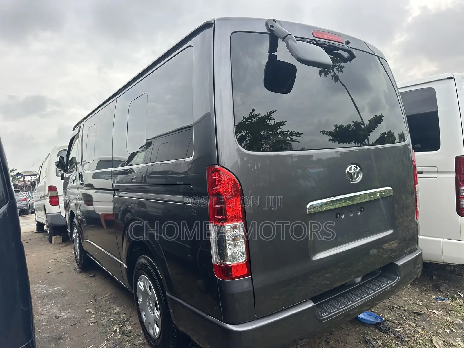 Toyota HiAce 2015