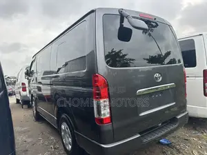 Toyota HiAce 2015