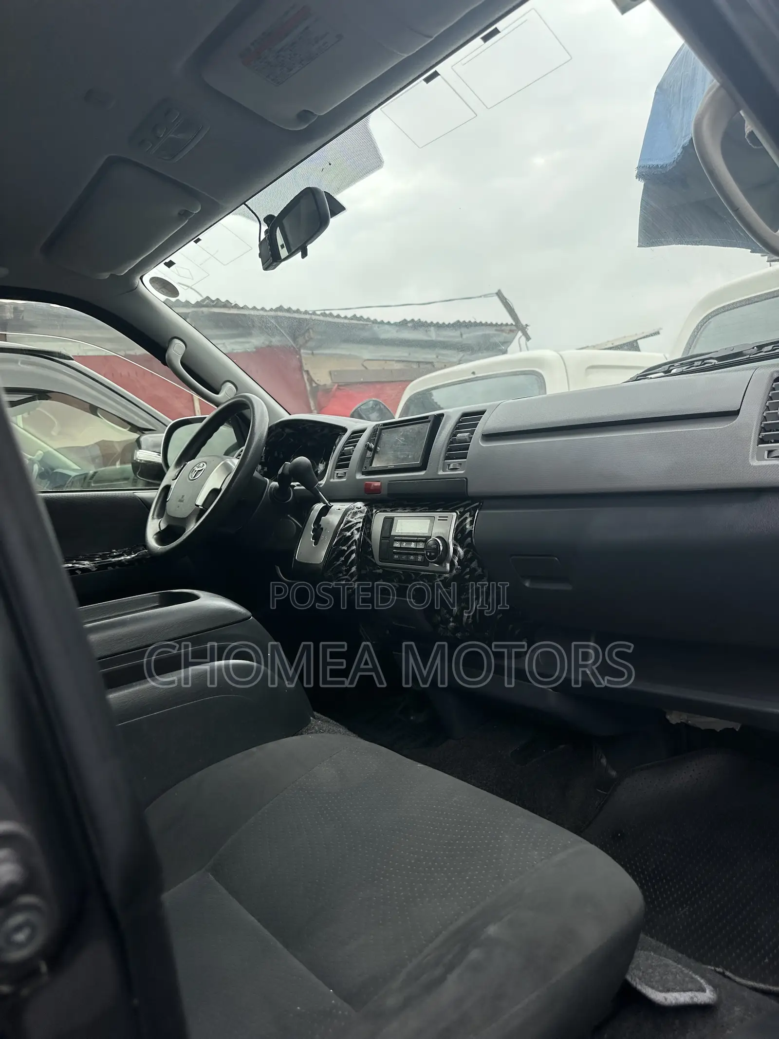 Toyota HiAce 2015