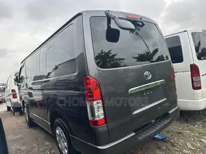 Toyota HiAce 2015