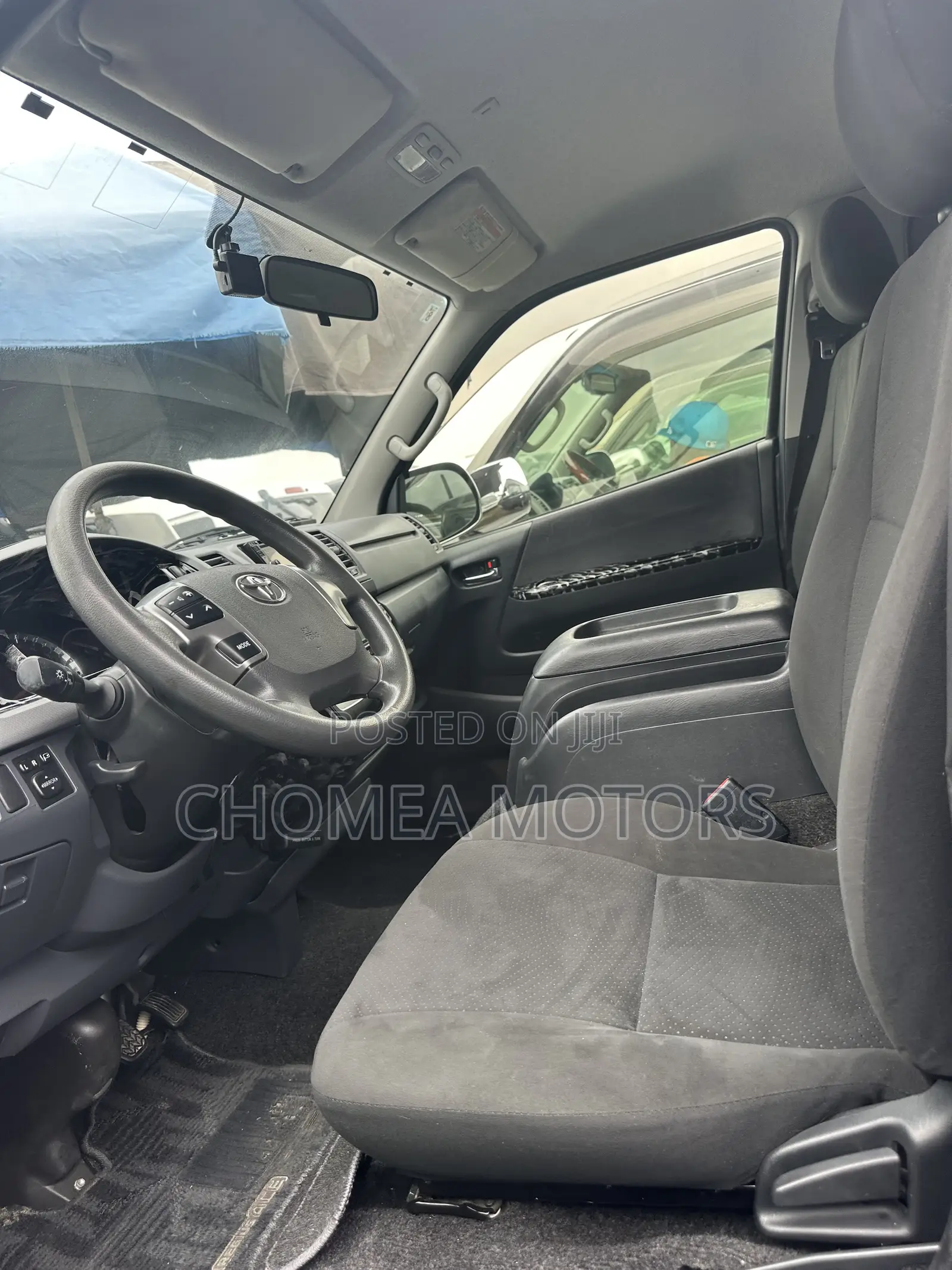 Toyota HiAce 2015