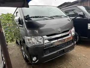 Toyota HiAce 2015