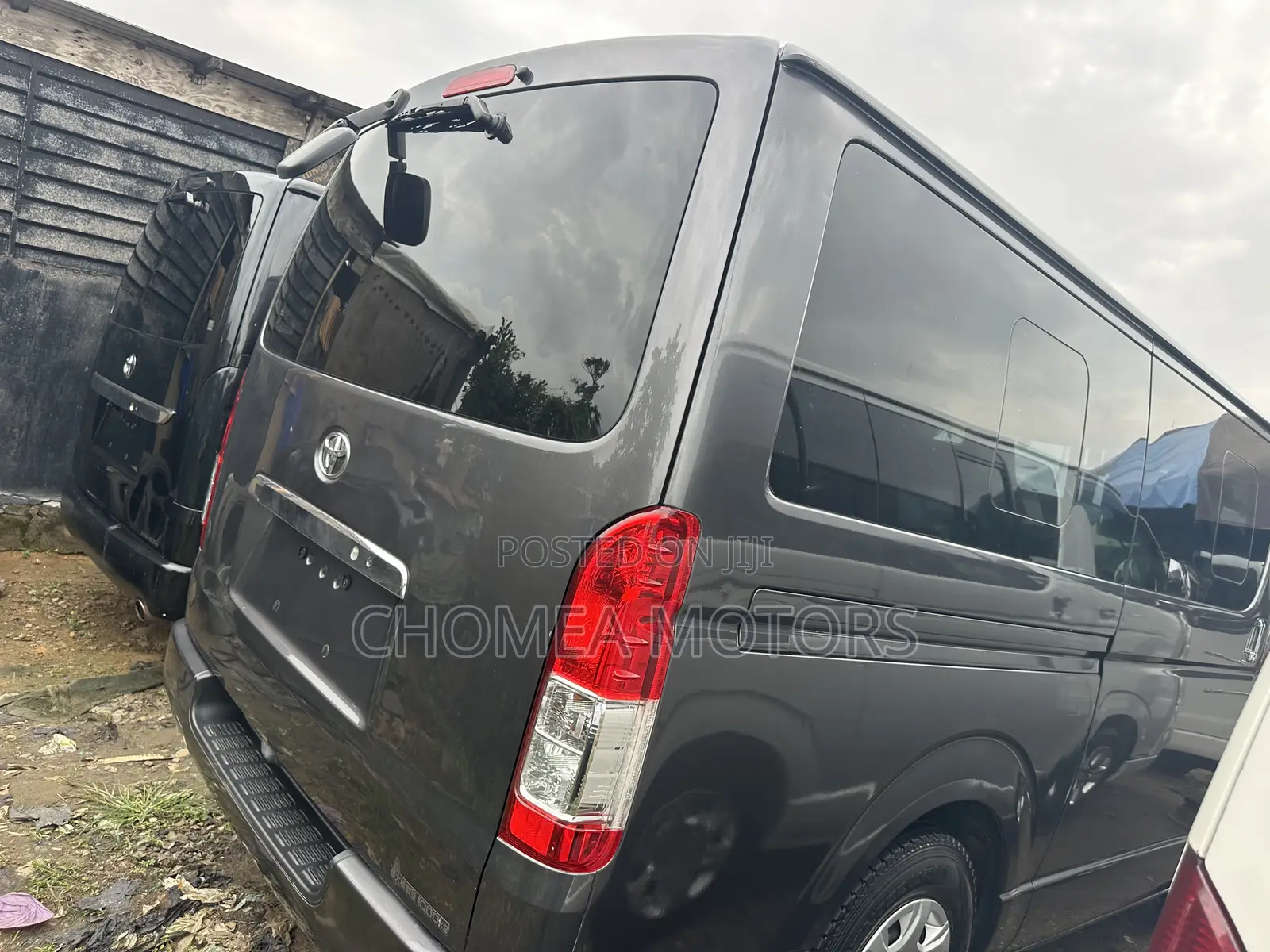 Toyota HiAce 2015