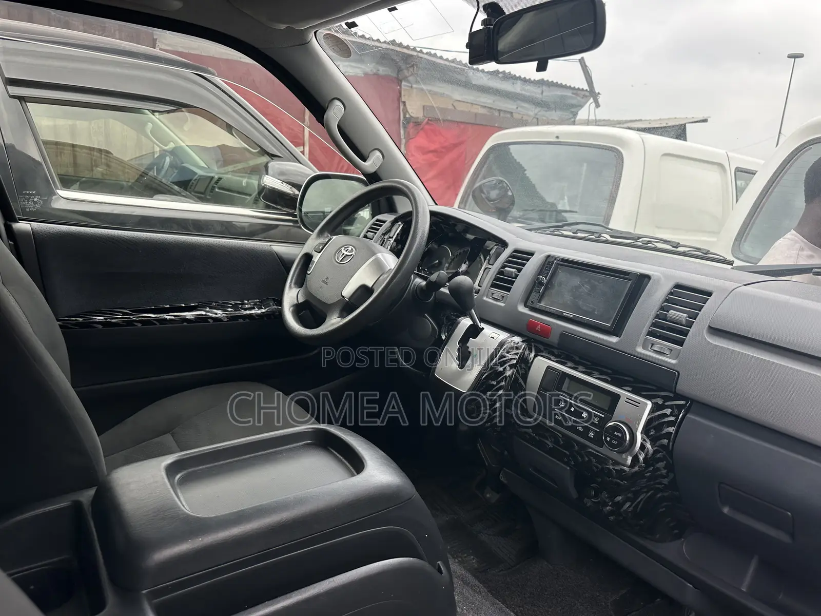 Toyota HiAce 2015