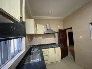 3bdrm Apartment in Chevron for rent