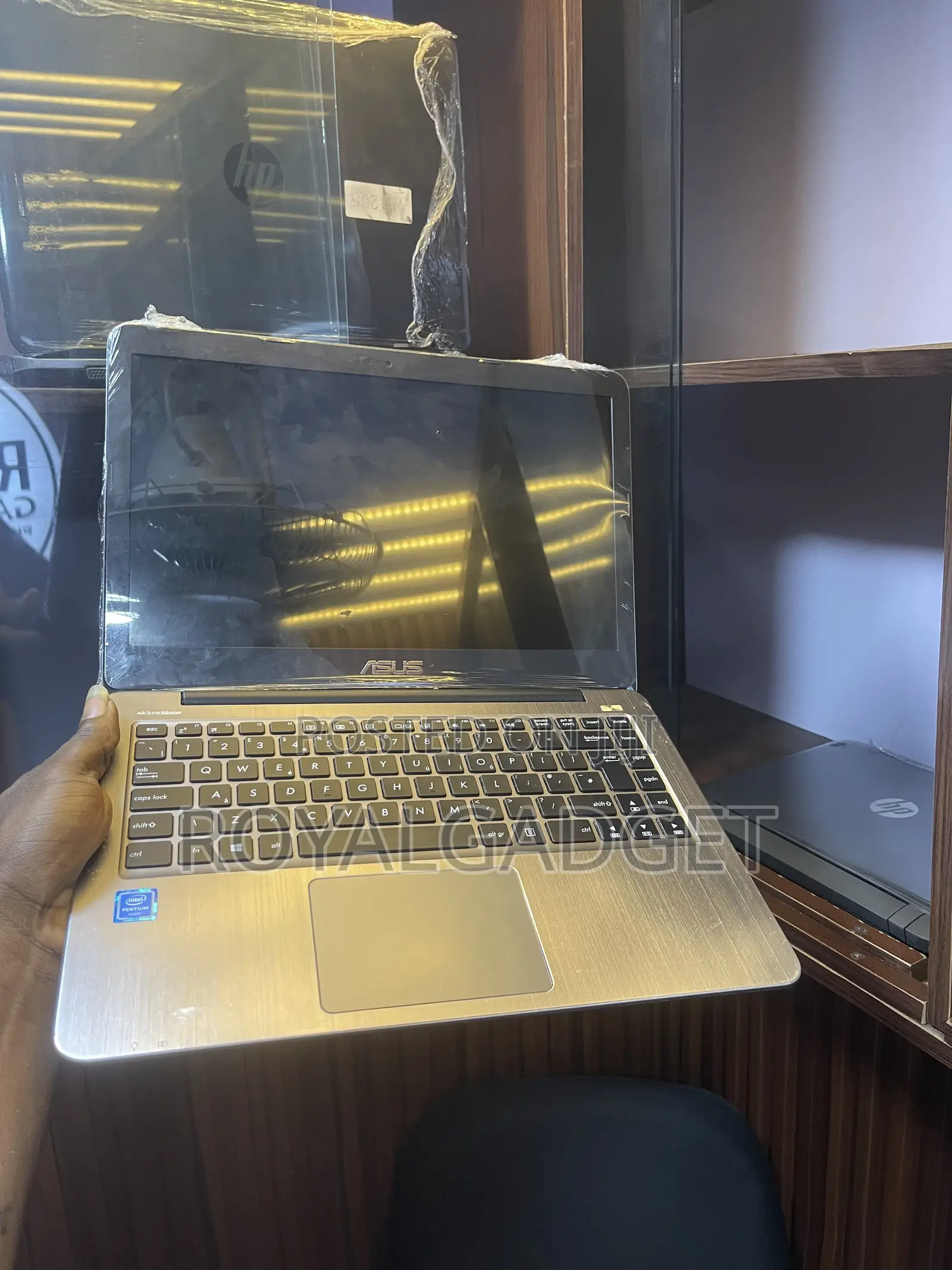 Laptop Asus 4GB Intel Pentium SSD 72GB
