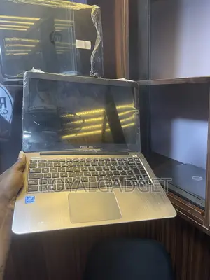 Laptop Asus 4GB Intel Pentium SSD 72GB
