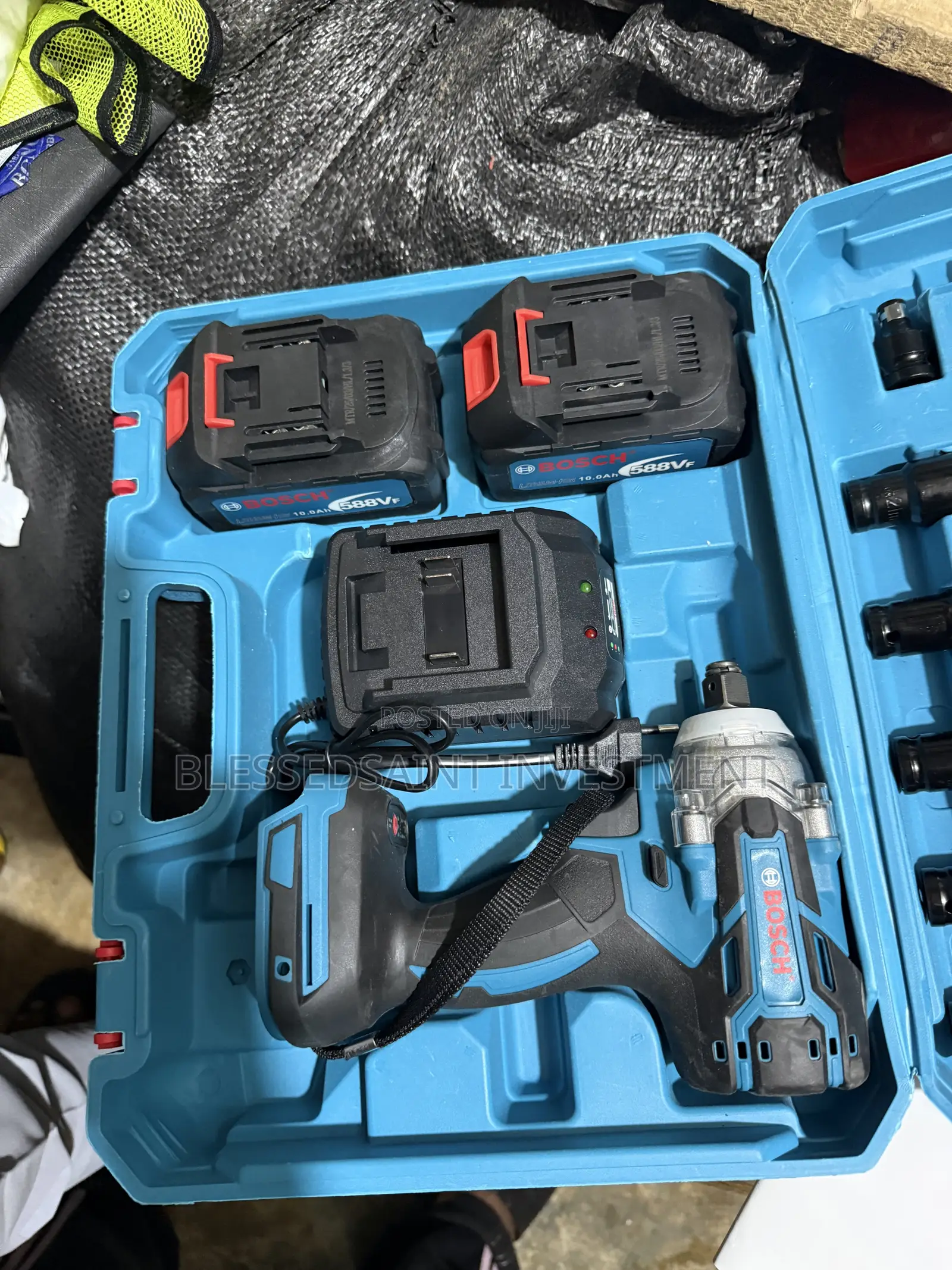 Makita Cordless Impact Wrench 1/2”inchs 
