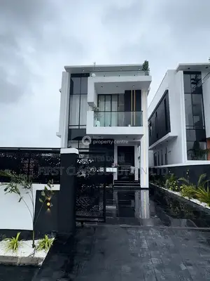 5bdrm Duplex in Ologolo for sale