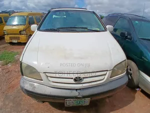 Toyota Sienna 2002 White