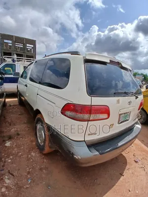 Toyota Sienna 2002 White