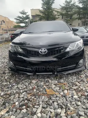 Toyota Camry SE V6 4dr Sedan (3.5L 6cyl 6A) 2013 Black