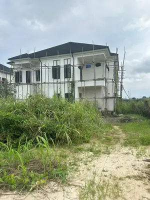 5bdrm Duplex in Nnpc Estate, New Layout for sale