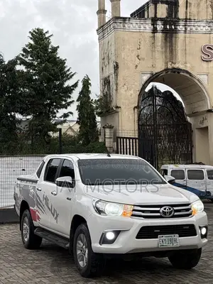 Toyota Hilux Revo Double Cab Petrol 2.7 AWD 2018 White
