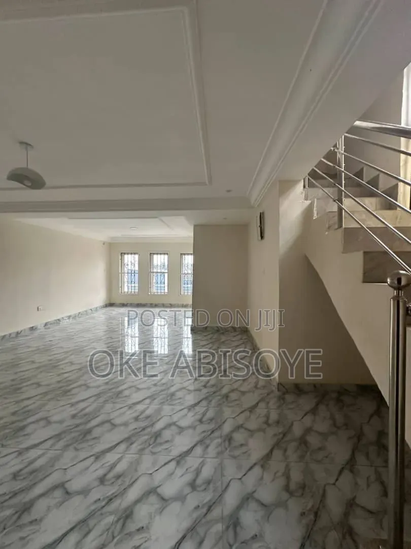 3bdrm Duplex in Oke-Badan, Akobo for rent