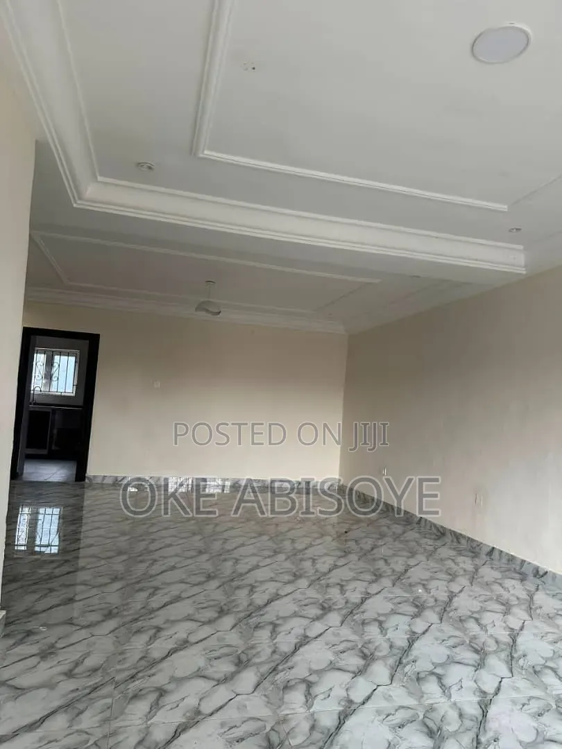 3bdrm Duplex in Oke-Badan, Akobo for rent