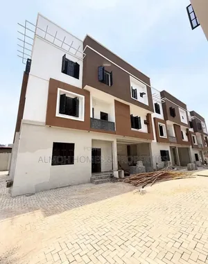 5bdrm Townhouse/Terrace in Guzape District for sale