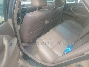Toyota Camry 2000 Gold
