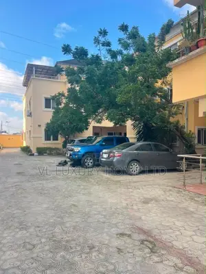 3bdrm Apartment in Lekki Phase 1 for rent
