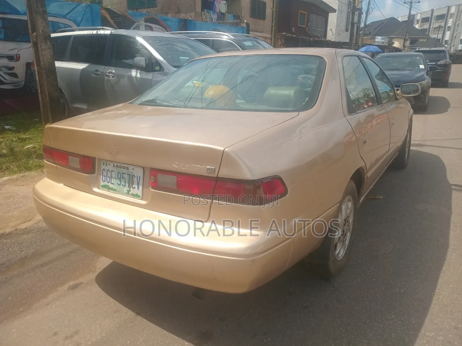 Toyota Camry 2000 Gold
