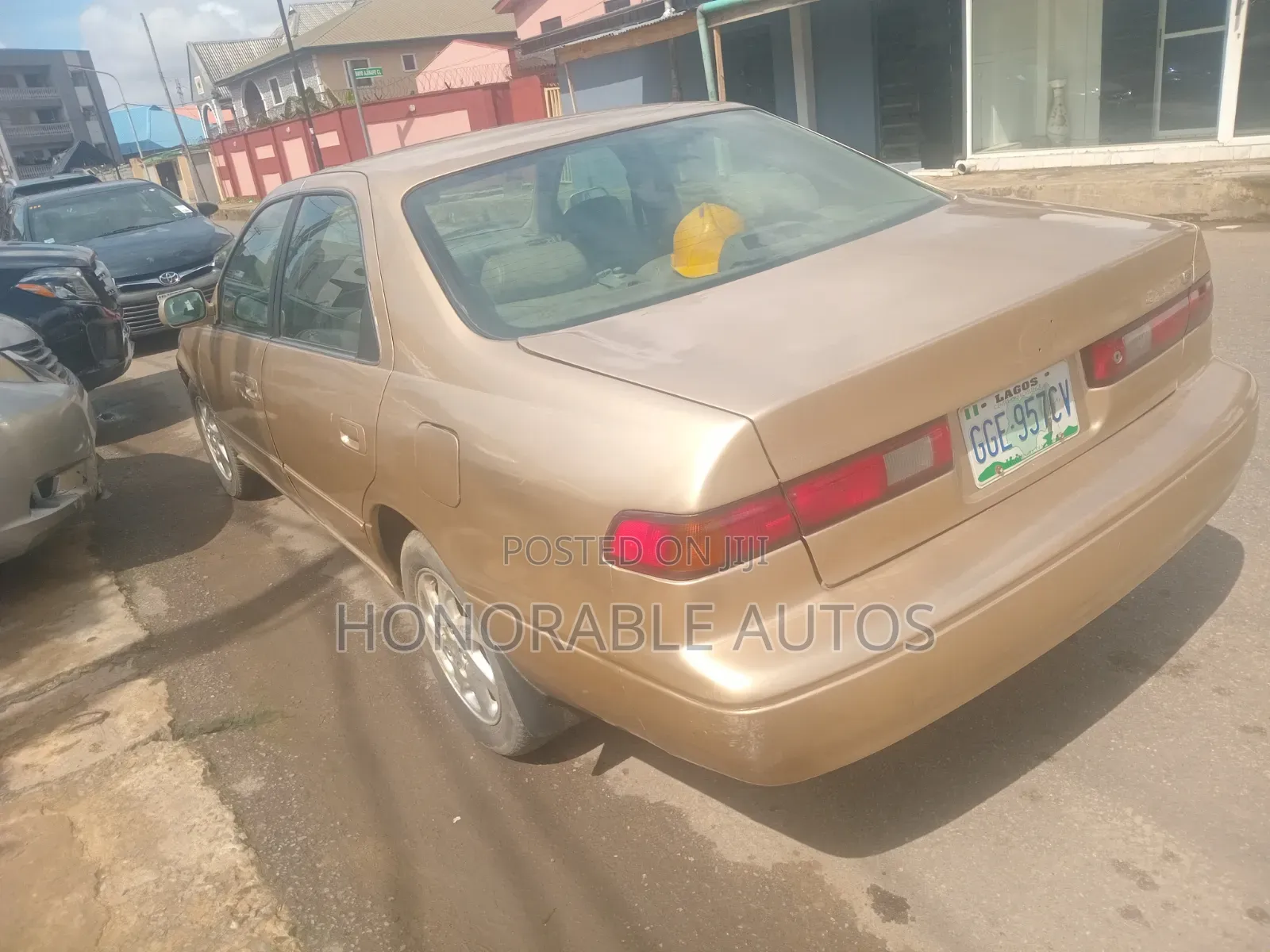 Toyota Camry 2000 Gold