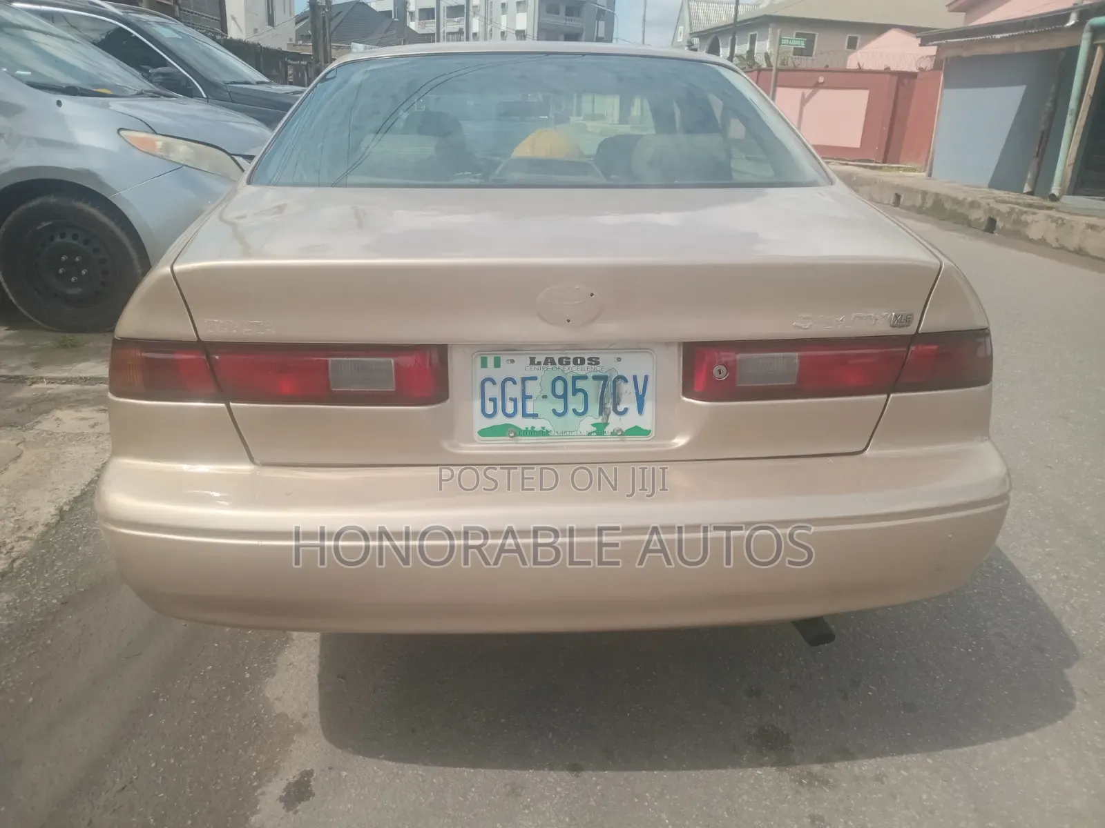 Toyota Camry 2000 Gold