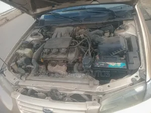Toyota Camry 2000 Gold