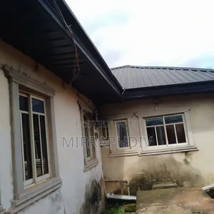 20bdrm Apartment in Enugu for sale