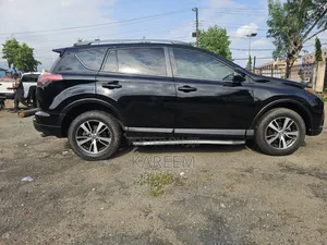 Toyota RAV4 XLE 4dr SUV (2.5L 4cyl 6A) 2018 Black