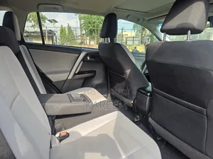 Toyota RAV4 XLE 4dr SUV (2.5L 4cyl 6A) 2018 Black