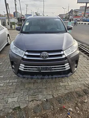 Toyota Highlander XLE 4x4 V6 (3.5L 6cyl 8A) 2017 Gray
