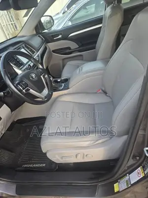 Toyota Highlander XLE 4x4 V6 (3.5L 6cyl 8A) 2017 Gray