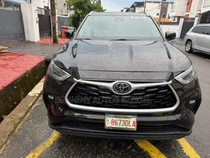 Toyota Highlander XLE 2021 Gray