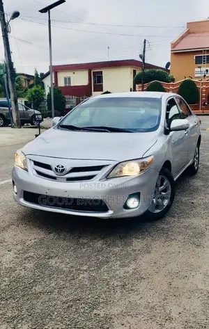 Toyota Corolla LE 4dr Sedan (1.8L 4cyl 4A) 2012 Silver