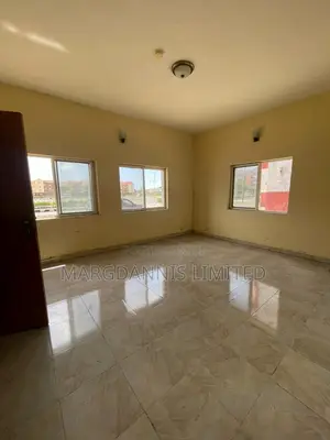 3bdrm Block of Flats in Sangotedo, Lagos Island / Lagos Island for sale