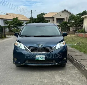 Toyota Sienna XLE 7 Passenger 2011 Blue