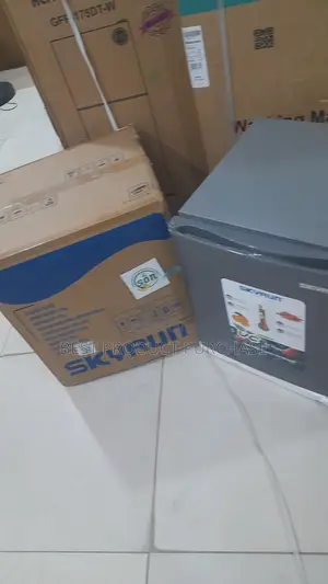 Compact Skyrun BCD-50HW Refrigerator for Small Spaces