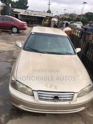 Toyota Camry 2000 Gold