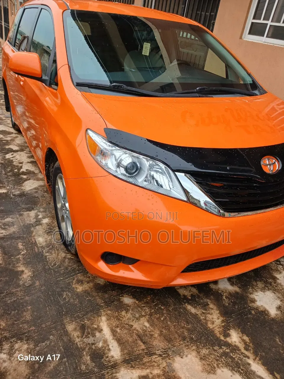 Toyota HiAce 2015 Orange